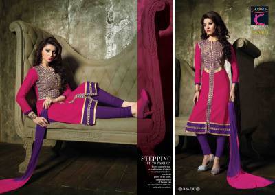 विशिष्ट डिज़ाइनर कॉटन सूट