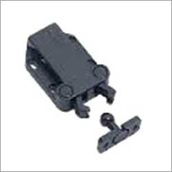 प्लास्टिक टच लैच