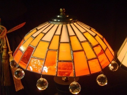 ट्रिफ़नी टेबल लैंप