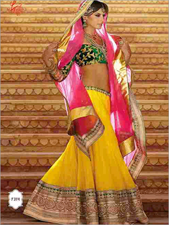 डिजाइनर कशीदाकारी लहंगा