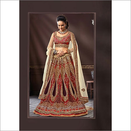 एक शानदार डिज़ाइनर लहंगा चोली