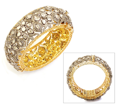 स्टडेड गोल्ड बंगल