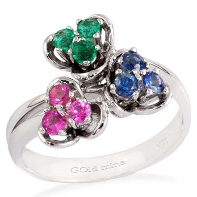 रत्नों से जड़ी अंगूठी