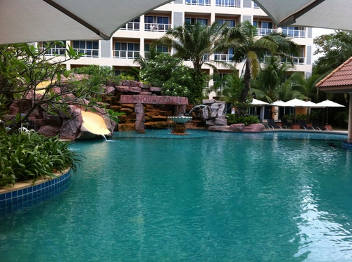 स्विमिंग पूल निर्माण