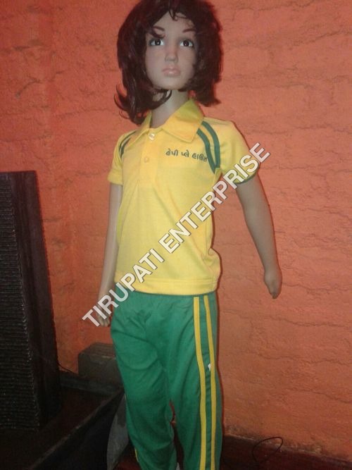 स्कूल खेल ड्रेस कोड