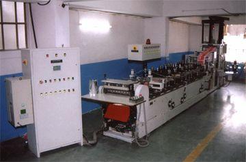 स्वचालित उच्च गति स्टैंडअप और ज़िपर पॉच बनाने की मशीन (GS-20)