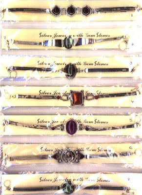 जेम स्टोन्स से जड़े ब्रेसलेट