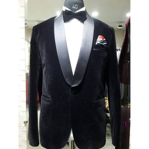 काला मखमली टक्सीडो