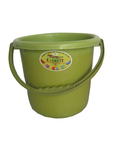 प्लास्टिक की बाल्टियाँ