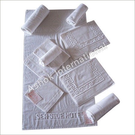 होटल सफेद तौलिए