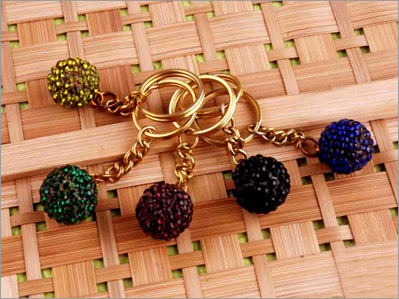 लकड़ी, धातु और कांच की चाबी की रिंग