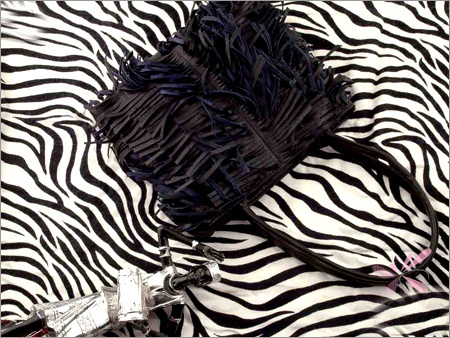 लेदर हैंडबैग