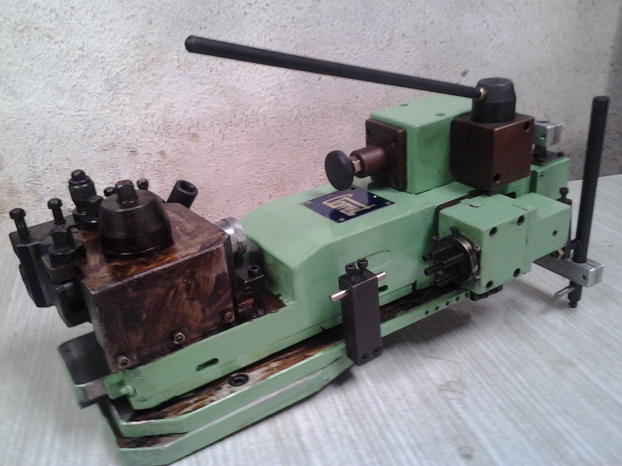 Lathe Tracer - Iron Casting Stroke 60-200 Mm Green | Automatic Grade In-built Lubrication Hydraulic Drive 415 Volt 200 Kg Weight
