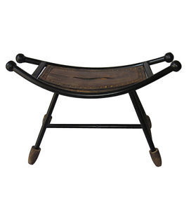 जातीय लकड़ी का स्टूल