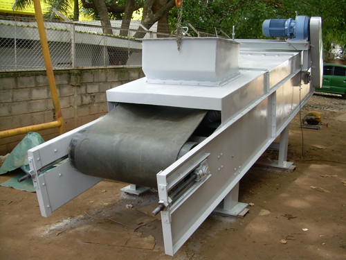 Enclosed Belt Conveyor