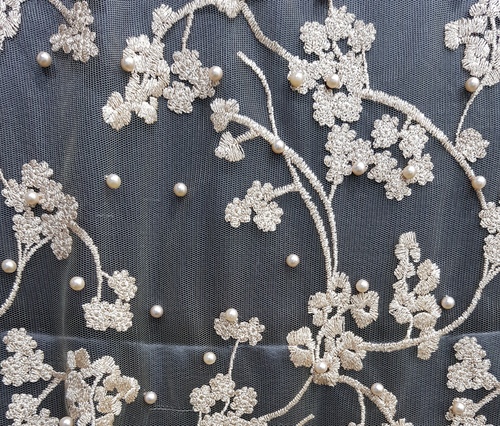 कढ़ाई वाले जाल कपड़े