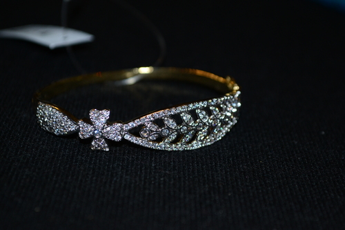 स्टाइलिश आर्टिफिशियल ब्रेसलेट