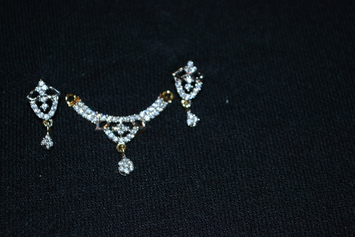 अलंकृत पेंडेंट सेट