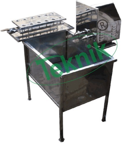 बोतल धोने की मशीन