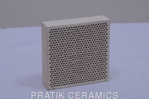 Ceramic Foundry Filter - White Refractory, 100x100x21 mm, Temperature 900-1000°C | Features: Alumina Ceramic, Weight 15 kg, Application Iron & Steel Foundry