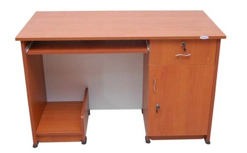 कंप्यूटर टेबल