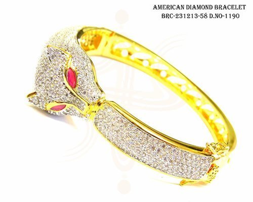 डिज़ाइनर और ब्रेसलेट लिंग: महिलाएं