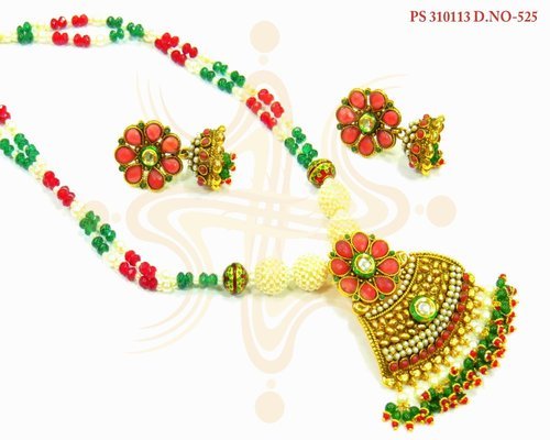 कृत्रिम पेंडेंट लिंग: महिलाएं