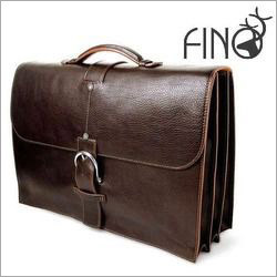 चमड़े के डफैल बैग