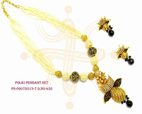 पोल्की पेंडेंट सेट लिंग: महिलाएं