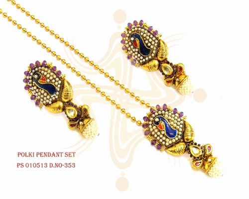 पोल्की पीकॉक पेंडेंट सेट लिंग: महिलाएं