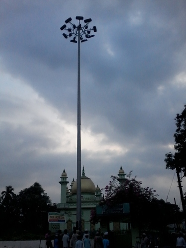 हाई मास्ट लाइटिंग पोल