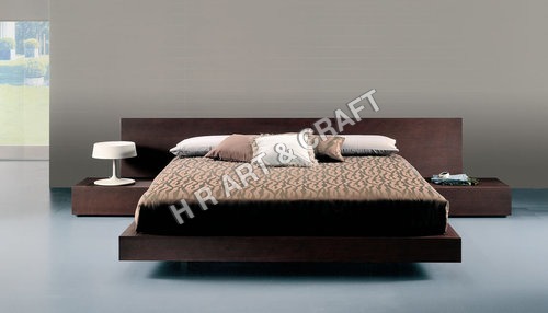 लकड़ी का बिस्तर