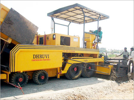 गीले मिश्रण के लिए हाइड्रोस्टेटिक सेंसर पेवर फिनिशर