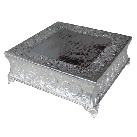 पीतल का केक स्टैंड - चांदी चढ़ा हुआ