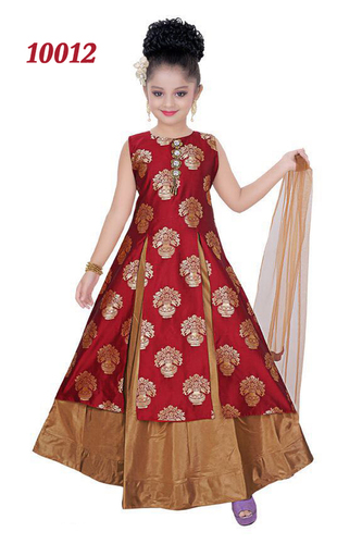 बच्चों की भड़कीली पोशाक