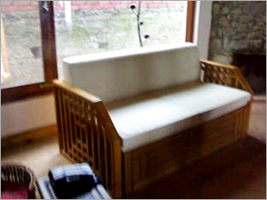 लकड़ी के सोफे बिस्तर