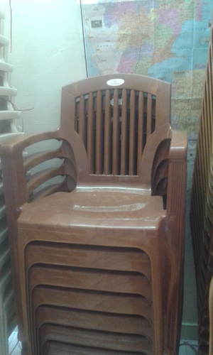 प्लास्टिक कुर्सियाँ