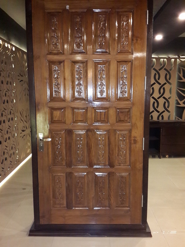 लकड़ी का दरवाज़ा