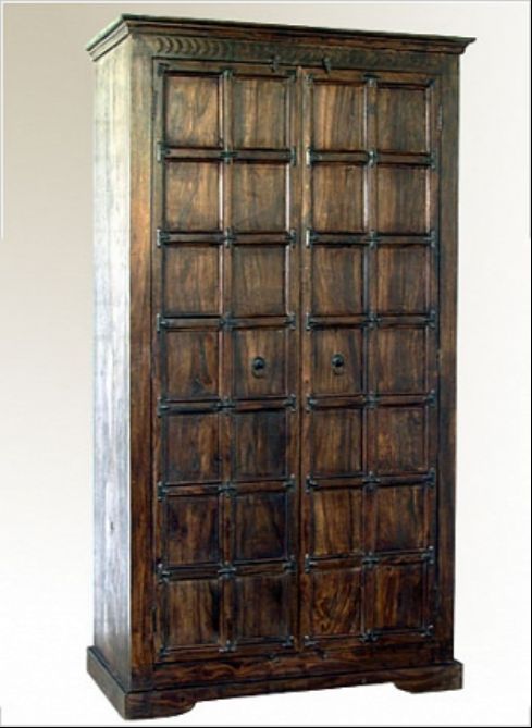 लकड़ी का नक्काशीदार अलमारी