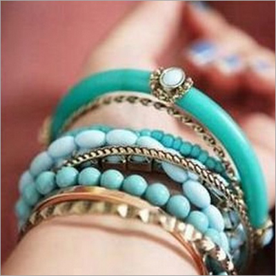 मोतीदार बहुस्तरीय कंगन