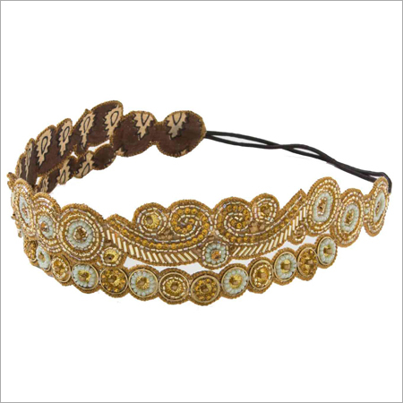गोल्डन व्हाइट बीडेड हेडबैंड