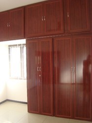 बेडरूम की दीवार का अलमारी