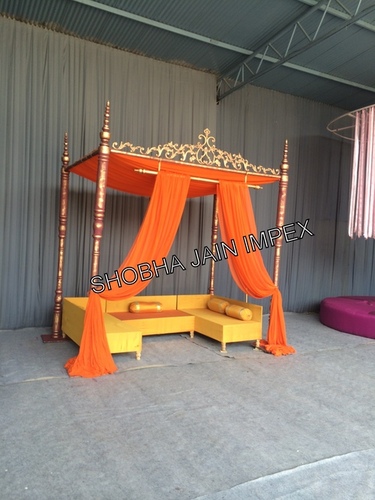 पीला और नारंगी मेहंदी फंक्शन फर्नीचर बेंच