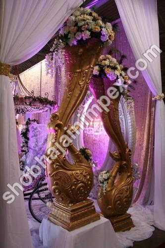 गोल्डन पीकॉक टाइप स्टेज पिलर