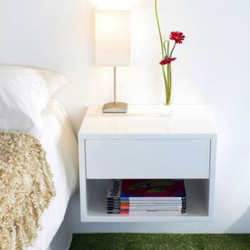 लकड़ी की दीवार अलमारियाँ