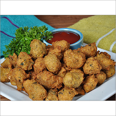 खाने के लिए तैयार मूंग पकौड़ा