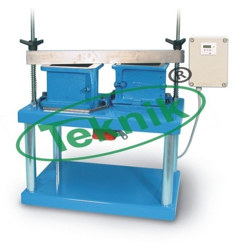 Vibrating Table - 50cm x 50cm Size, 140kg Load Capacity | Adjustable Crass Arm, Variable Speed Handle, 2600-3600 Vibrations Per Minute, Off-Balance Masses for Enhanced Performance