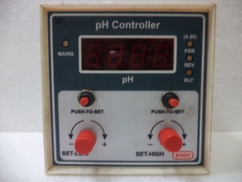 pH Controller - 96 x 96 x 66 mm, Cream and Blue | User-Friendly PID Control, Relay Output, Selectable 4-20 mA Output