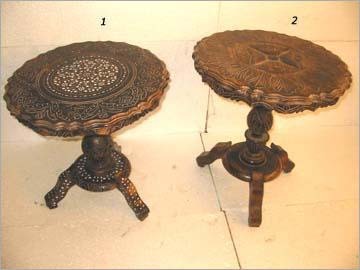 बारीक इनले और नक्काशीदार टेबल