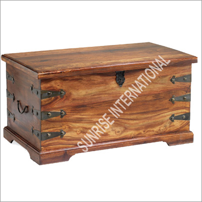 प्राचीन लकड़ी का बक्सा